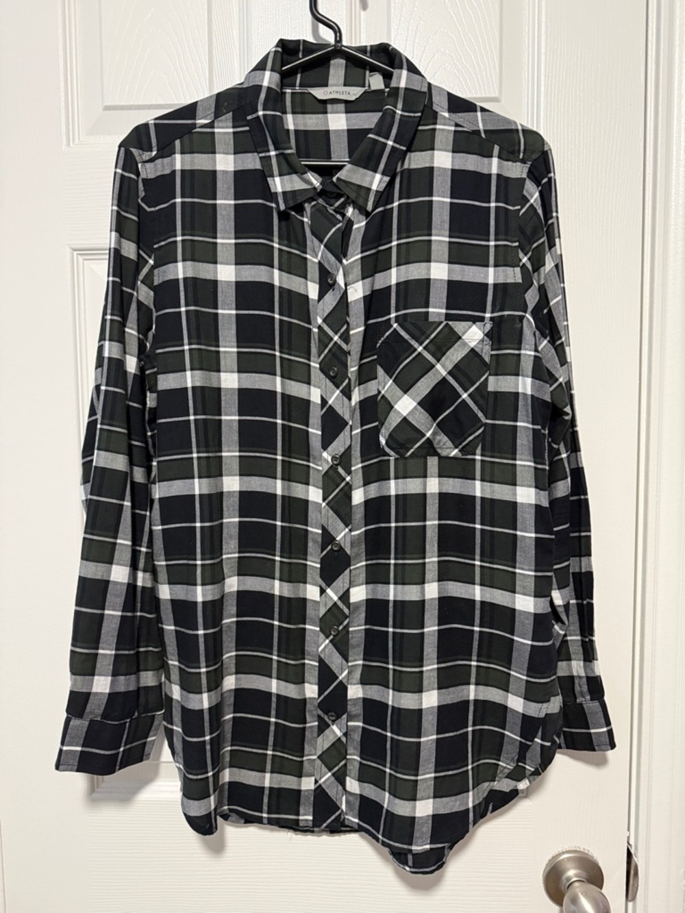 EUC ATHLETA PLAID BUTTON DOWN TOP SIZE MEDIUM